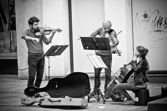 roupa usada por artistas afeta como sua música é avaliada