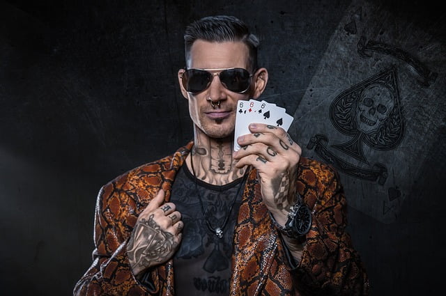 Tatuagem masculina sem perder a elegância