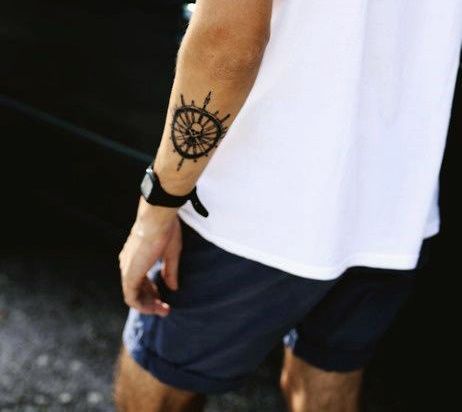 Tatuagem masculina no braço